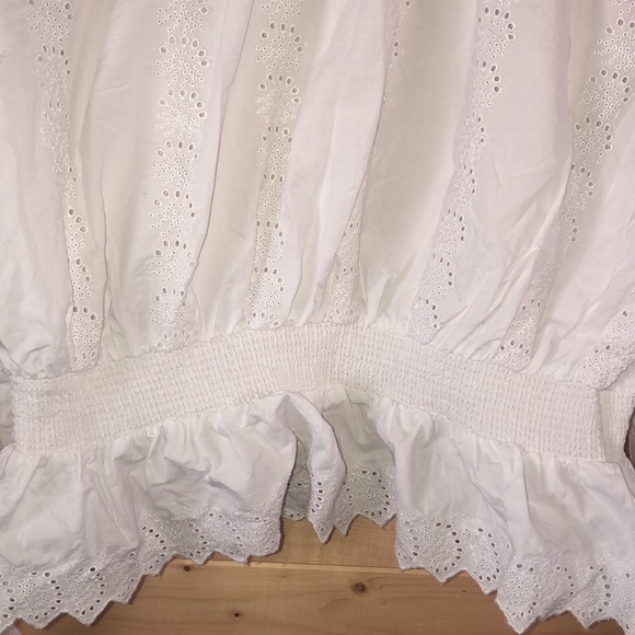 Topshop || NWOT || White Eyelet Ruffle Ling Sleeve Top - Picture 4 of 8